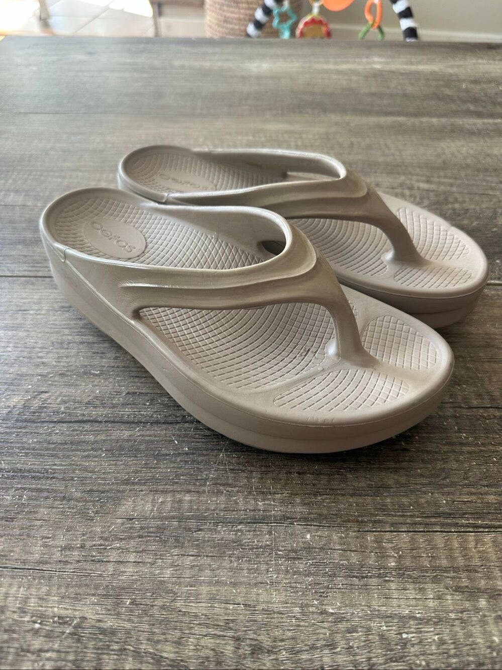 OOFOS Oomega OOlala Recovery Platform Sandals Nomad Beige W9